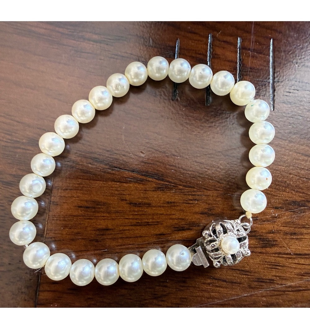 Vintage Ivory      Faux Pearl Strand Bracelet Silver Tone Filigree‎ Clasp 6.5 "
